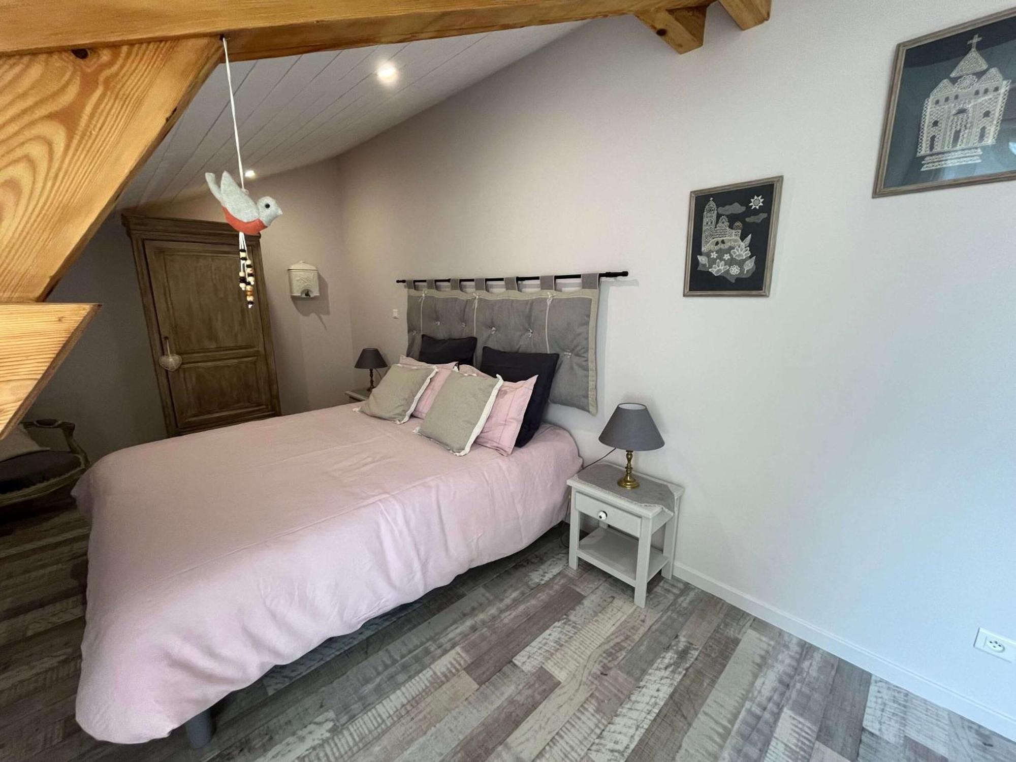Bed and Breakfast Le Jardin Du Dolaizon Le Puy-en-Velay Habitación foto
